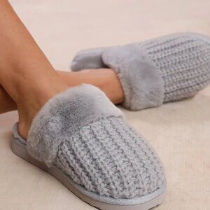 Women's Gray Snug Knit Slippers Faux Fur NEW